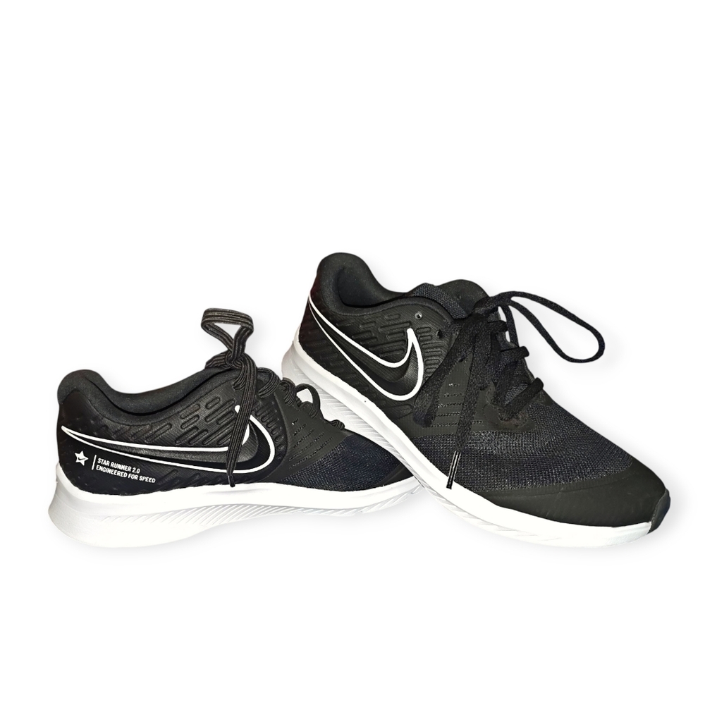 Size 4 Y Nike Running Shoes Boys Nike Sneakers Like New!!